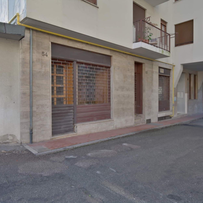 Locale Commerciale - Mura del negozio 100.00 m² a Cossato in Via Giardini,52